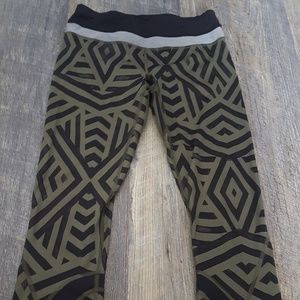 EUC Lululemon cropped leggings